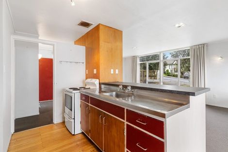 Photo of property in 1 Rickards Place, New Lynn, Auckland, 0600