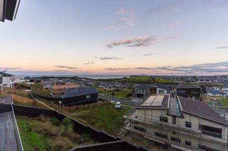 Photo of property in 218 Vaughans Road, Long Bay, Auckland, 0792