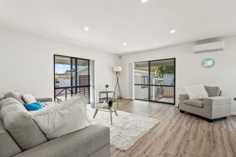 Photo of property in 2/24 Edinburgh Avenue, Rosehill, Papakura, 2113