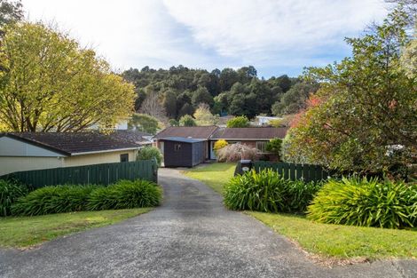 Photo of property in 71 Blue Mountains Road, Pinehaven, Upper Hutt, 5019