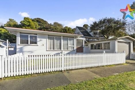 Photo of property in 5 Bird Grove, Stokes Valley, Lower Hutt, 5019