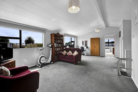 Photo of property in 11 County Drive, Hawera, 4610