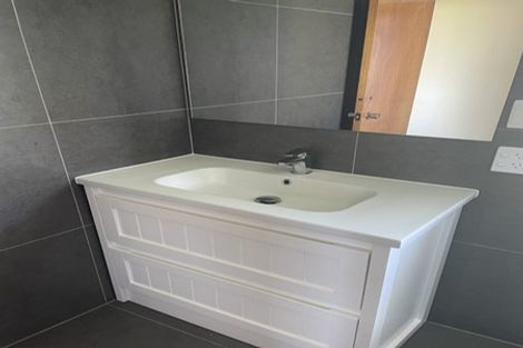 Photo of property in 11 Santiago Crescent, Unsworth Heights, Auckland, 0632