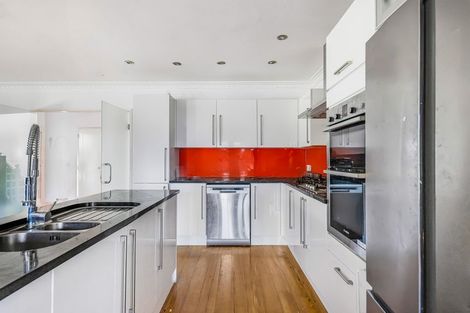 Photo of property in 2 King Richard Place, Browns Bay, Auckland, 0630