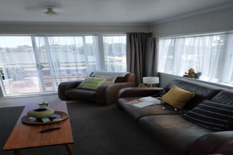 Photo of property in 1/12 Holiday Road, Stanmore Bay, Whangaparaoa, 0932