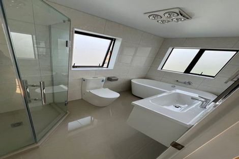 Photo of property in 28e Tiraumea Drive, Pakuranga, Auckland, 2010