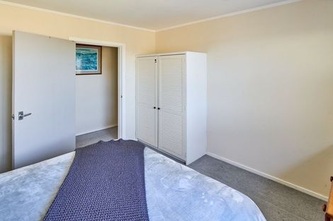 Photo of property in 20 Lyndfield Lane, Newlands, Wellington, 6037