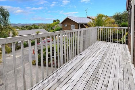 Photo of property in 14 Royalty Rise, Red Beach, 0932