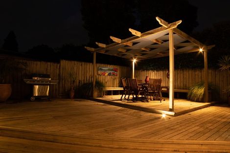 Photo of property in 13a Graham Avenue, Te Atatu Peninsula, Auckland, 0610