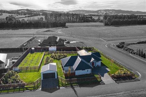 Photo of property in 2 Paradise Way, Amberley, 7410