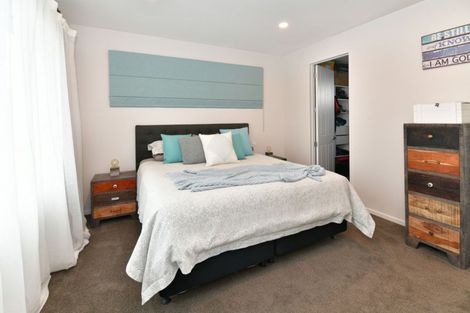 Photo of property in 18 Flavell Drive, Orewa, 0931