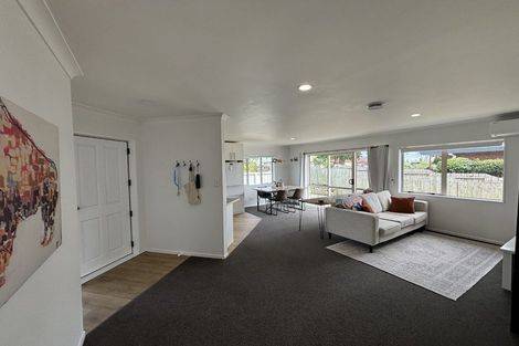 Photo of property in 8a Oakwood Place, Pukekohe, 2120