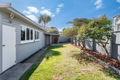 Photo of property in 38 Rua Street, Lyall Bay, Wellington, 6022
