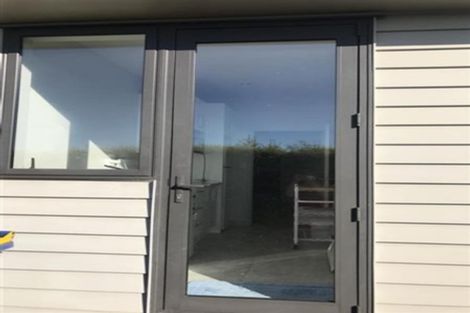 Photo of property in 882 East Coast Road, Northcross, Auckland, 0630