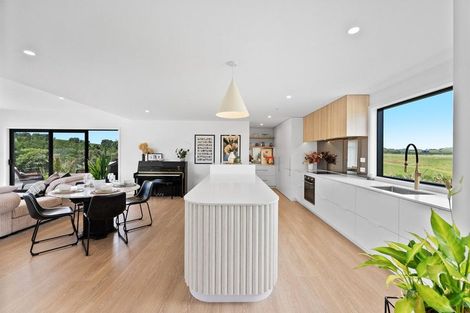 Photo of property in Tapuae, 26 Washer Road, Omata, New Plymouth, 4374