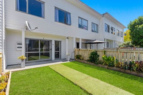 Photo of property in 4/3 Hulme Place, Henderson, Auckland, 0612