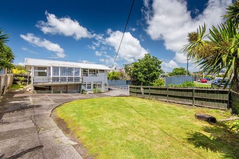 Photo of property in 20 Bay Street, Red Beach, 0932