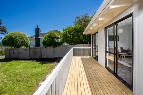 Photo of property in 2/17 Winifred Avenue, Bayview, Auckland, 0629