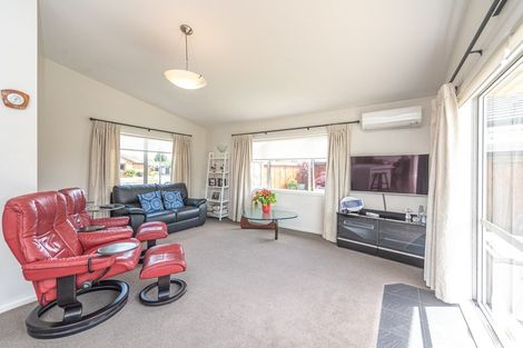 Photo of property in 2 Gilligan Close, College Estate, Whanganui, 4500