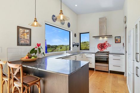 Photo of property in 9 Kapurau Lane, Merrilands, New Plymouth, 4312