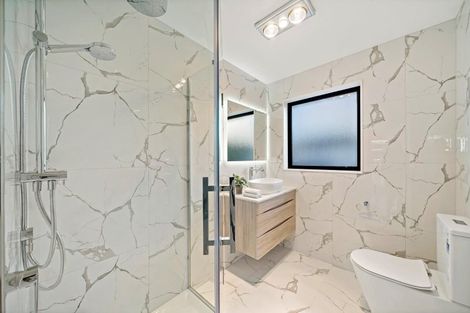 Photo of property in 11 Tawapou Close, Massey, 0614