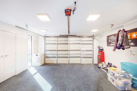 Photo of property in 31 Mooring Close, Whitby, Porirua, 5024