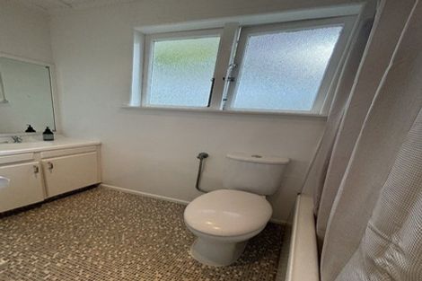 Photo of property in 2/10 William Bond Street, Stanley Point, Auckland, 0624