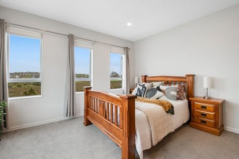 Photo of property in 140 Arran Point Parade, Orewa, 0931