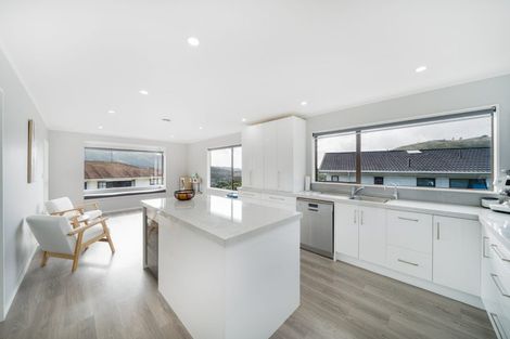 Photo of property in 60 Woodman Drive, Tawa, Wellington, 5028
