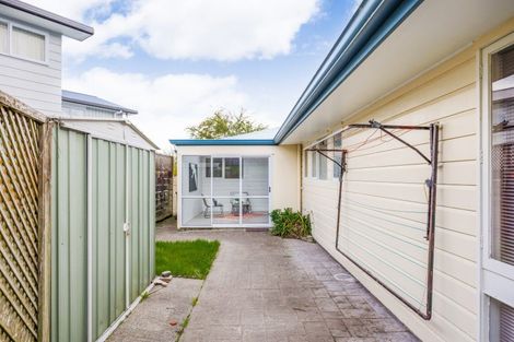 Photo of property in 17 Chilton Grove, Hokowhitu, Palmerston North, 4410