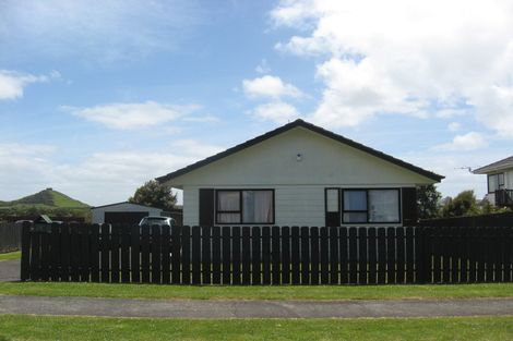 Photo of property in 38 Kopara Place, Clendon Park, Auckland, 2103