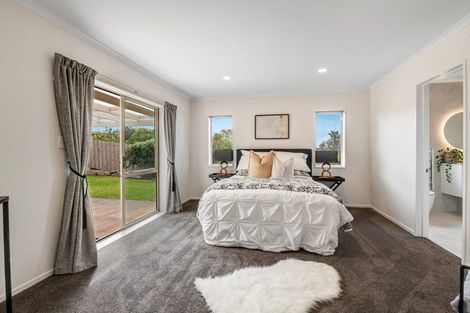 Photo of property in 6 Fulmar Way, Unsworth Heights, Auckland, 0632