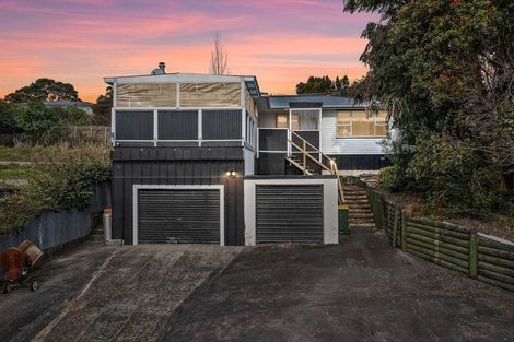 Photo of property in 9 Awaroa Road, Helensville, 0800