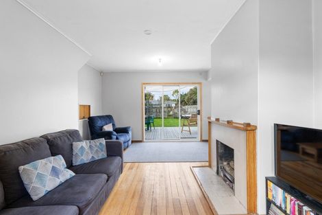 Photo of property in 4 Renfrew Place, Highbury, Palmerston North, 4412