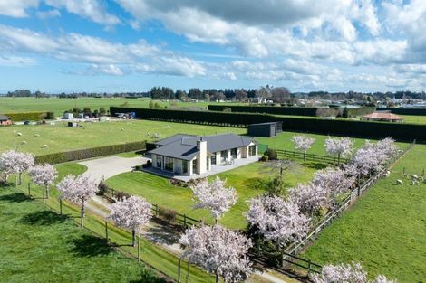 Photo of property in 24 Mckinnon Road, Edendale, Wyndham, 9893