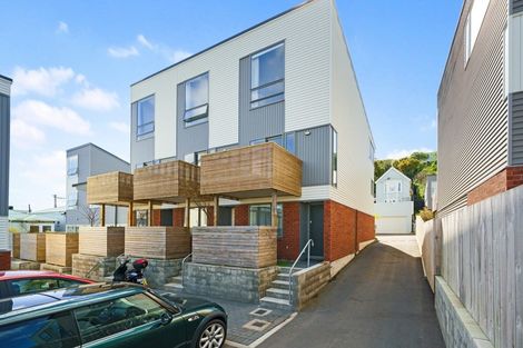 Photo of property in 24u4 Princess Terrace, Newtown, Wellington, 6021