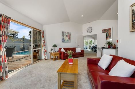 Photo of property in 8 Caversham Drive, Torbay, Auckland, 0630