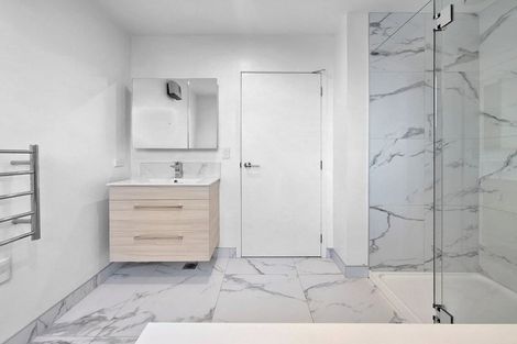 Photo of property in 5/2 Jadewynn Drive, Massey, Auckland, 0614