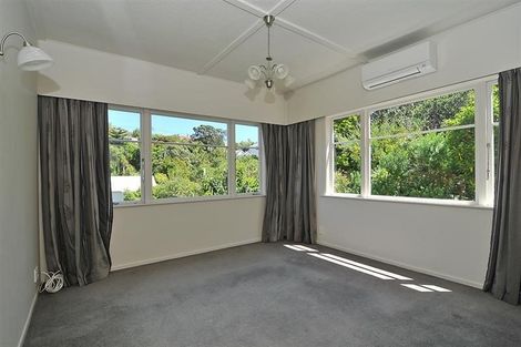 Photo of property in 35 Seaview Terrace, Northland, Wellington, 6012