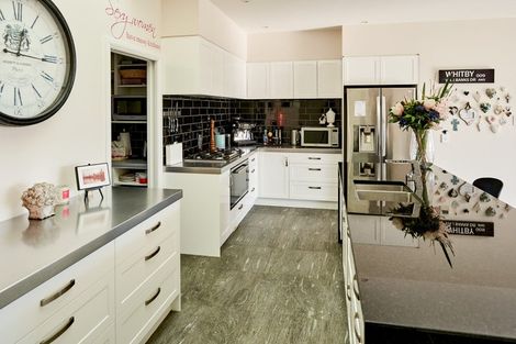 Photo of property in 10 Madeira Close, Whitby, Porirua, 5024