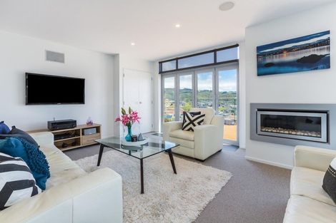 Photo of property in 10 Hanmer Cove, Aotea, Porirua, 5024