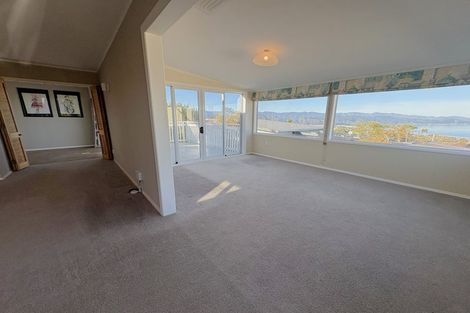 Photo of property in 5 Oakleigh Street, Maungaraki, Lower Hutt, 5010