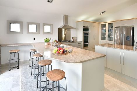 Photo of property in 37 Grovenor Drive, Orewa, 0931