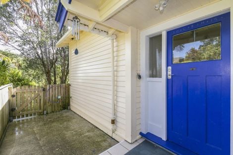 Photo of property in 90 Curtis Street, Northland, Wellington, 6012
