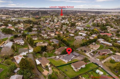 Photo of property in 56 Donovan Avenue, Massey, Auckland, 0614