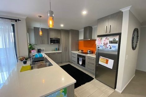 Photo of property in 3 Epic Way, Newlands, Wellington, 6037