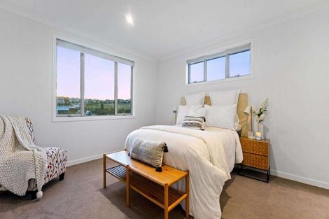 Photo of property in 1 Cilliers Drive, Silverdale, 0932