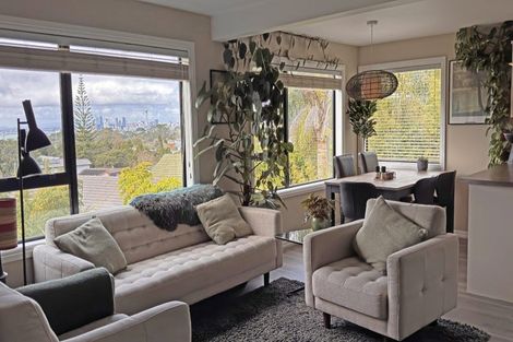 Photo of property in 131 Chelsea View Drive, Chatswood, Auckland, 0626