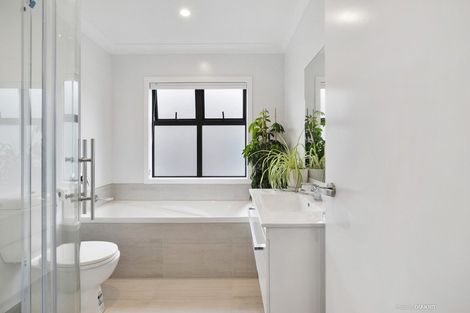 Photo of property in 35 Brindle Way, Newlands, Wellington, 6037