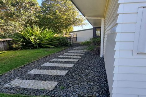 Photo of property in 14 Longview Rise, Massey, Auckland, 0614